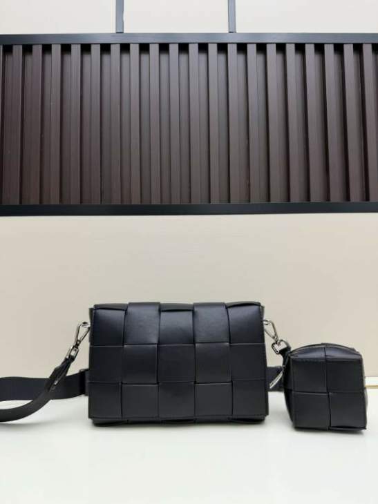 Picture of Bottega Veneta Handbags _SKUfw232840664fw